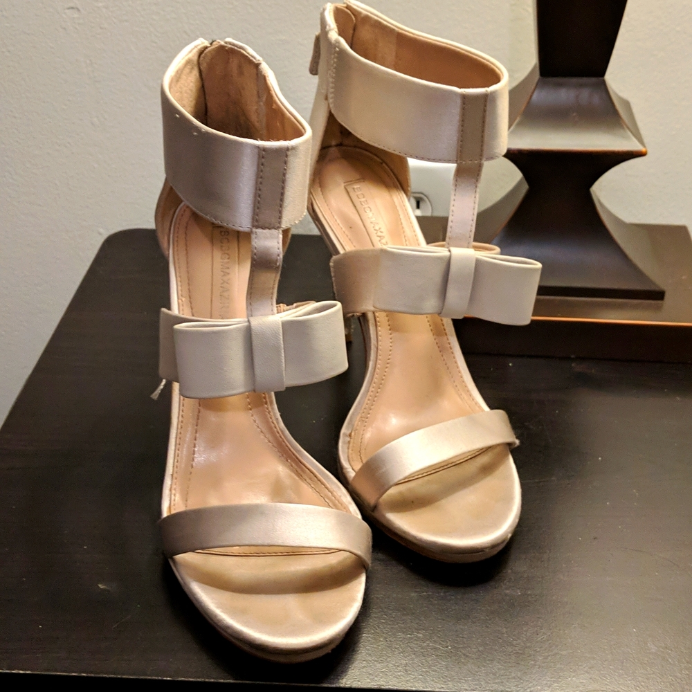 BCBG satin bow heels size 8